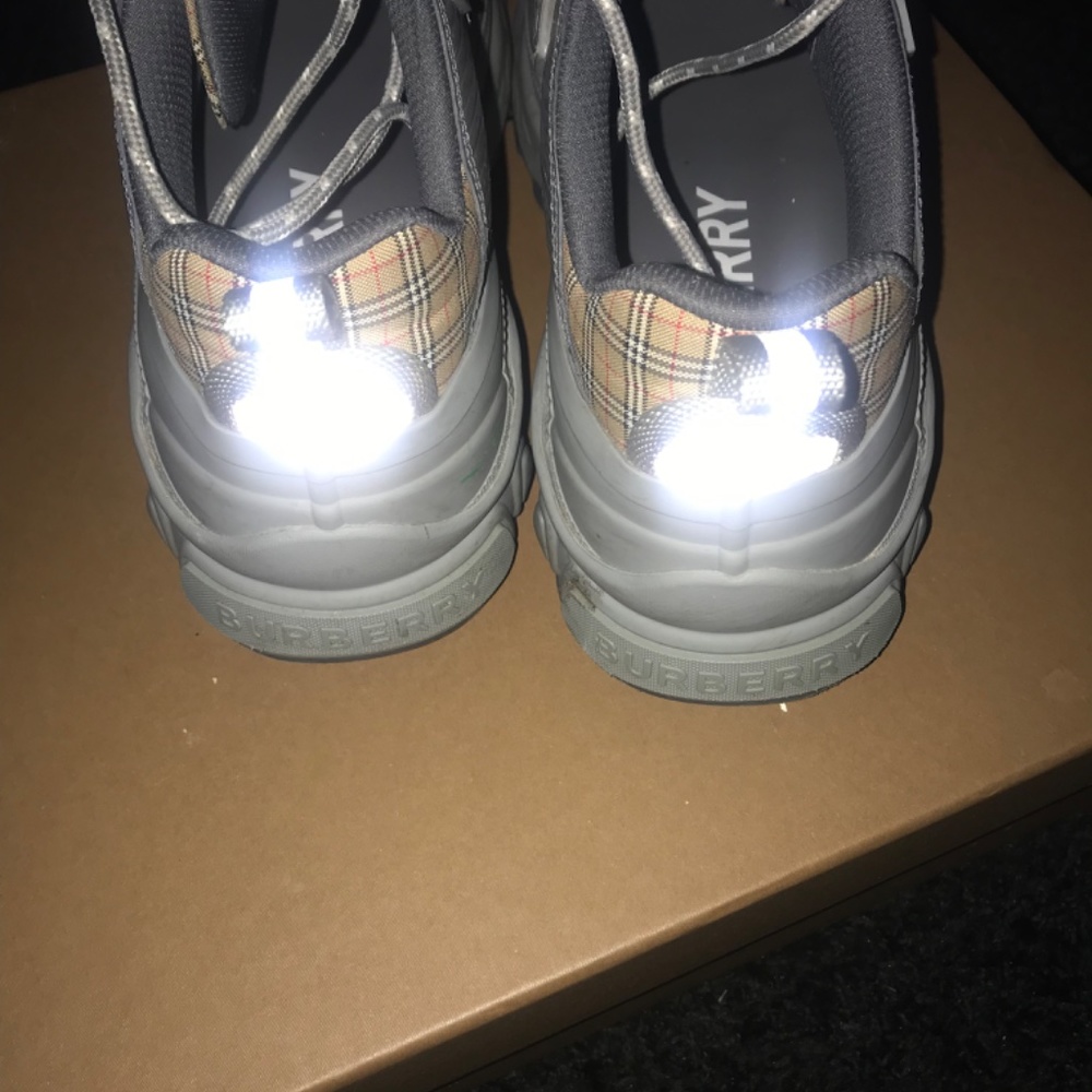 Burberry Sneakers - Picture 3 of 7